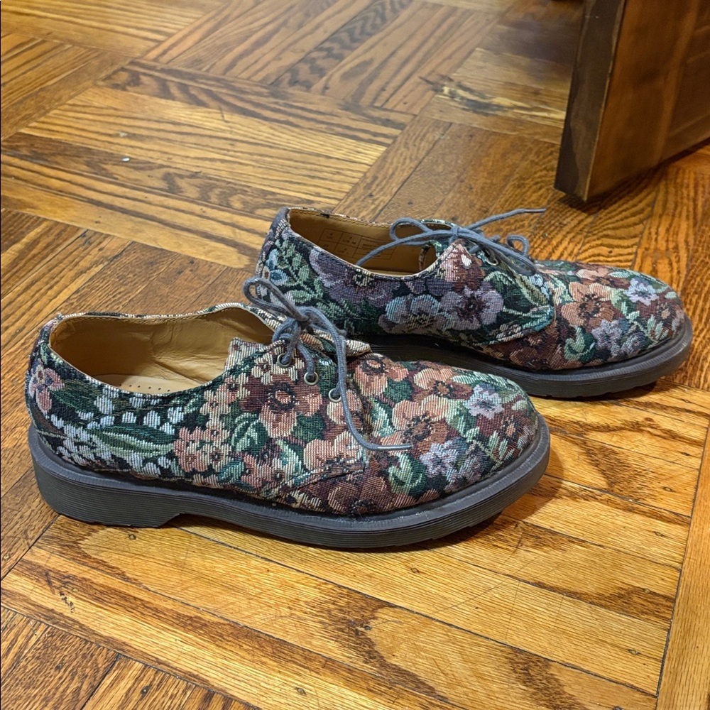 Dr Martens Tapestry Needlepoint Oxfords - Picture 6 of 7